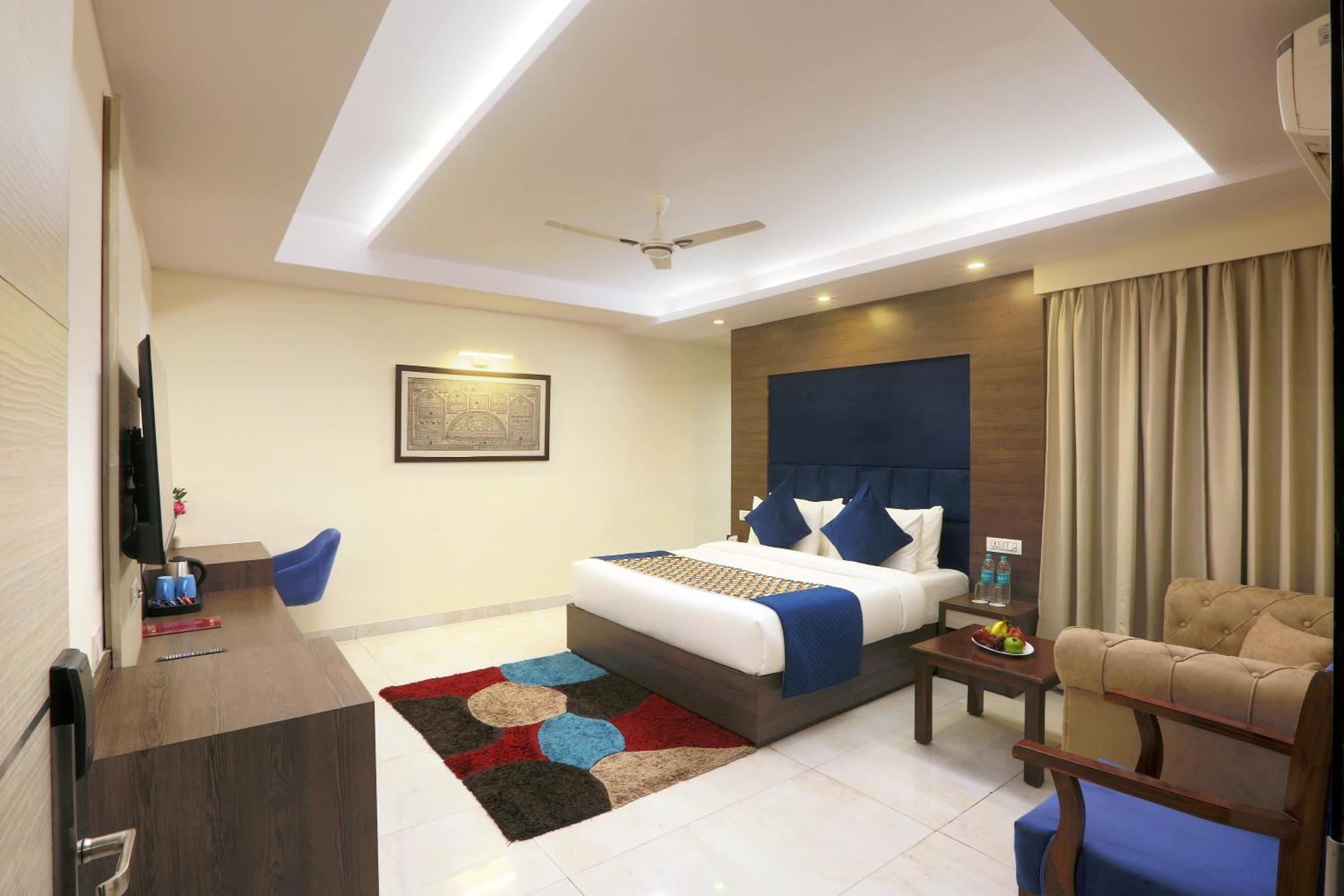 Cardinal Express Oxmo Igi Airport Delhi Hotel 4*
